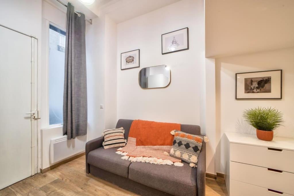 Bel Appartement Au Coeur De Montmartre Париж Екстериор снимка