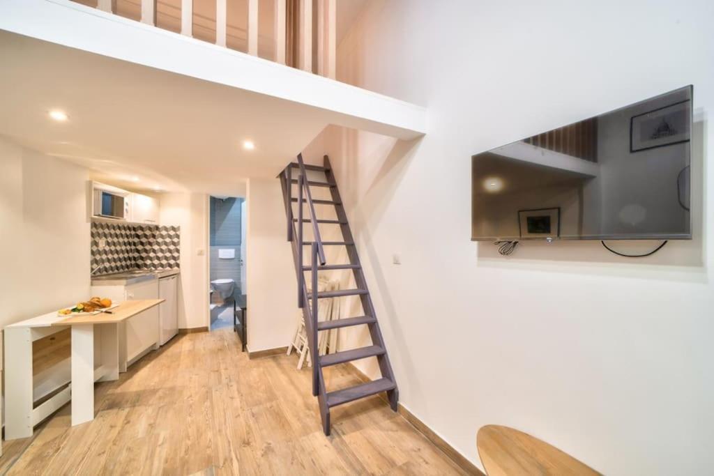 Bel Appartement Au Coeur De Montmartre Париж Екстериор снимка